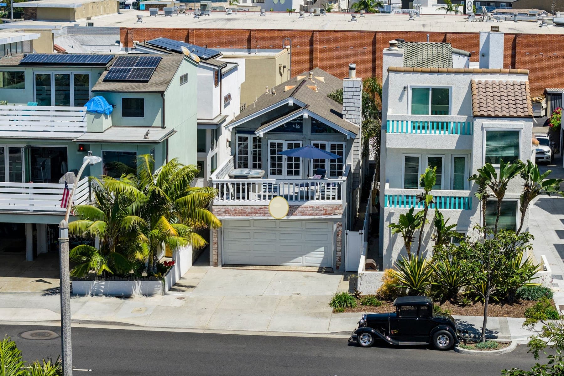 Balboa Boulevard exterior view of Newport Beach Retreat and neighboring beach homes